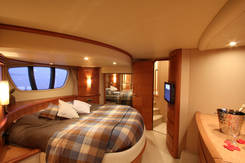 Azimut 62 Evo yacht for sale Master Cabin 1