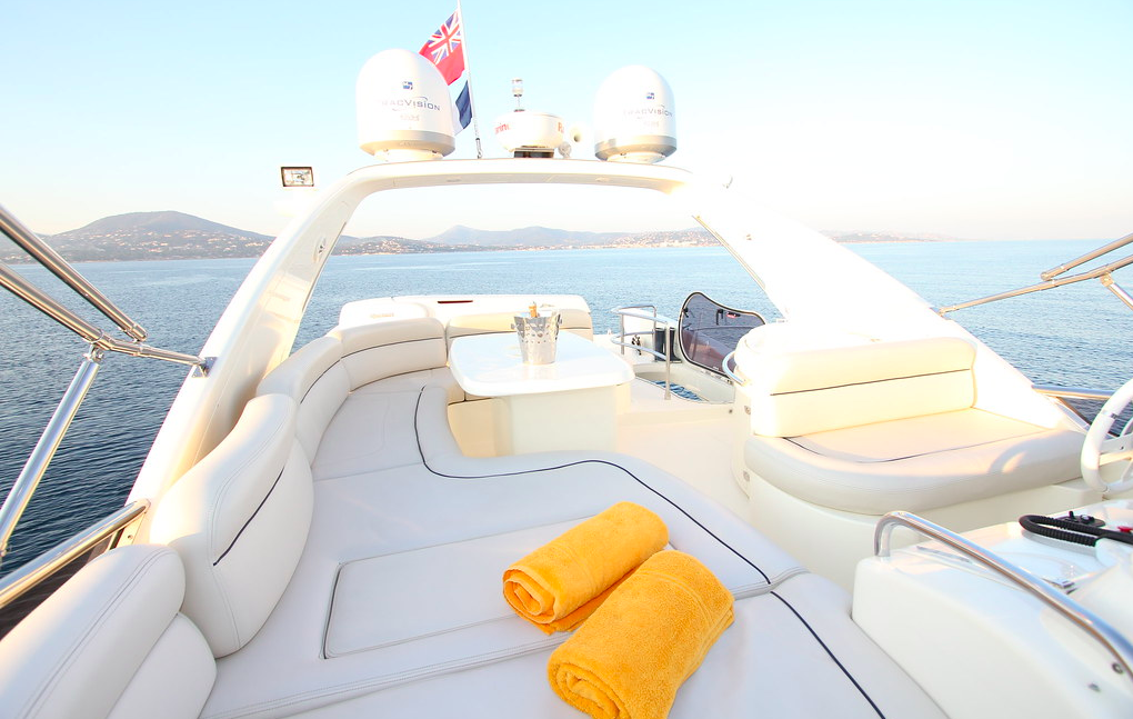 Azimut 62 Evo yacht for sale flybridge