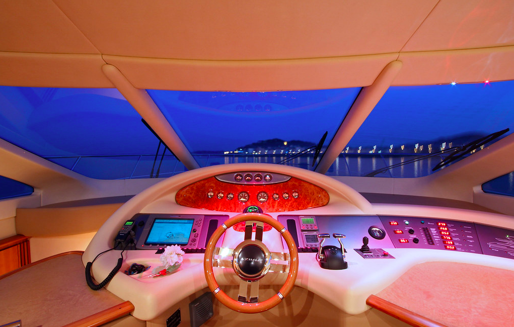 Azimut 62 Evo yacht for sale helm station