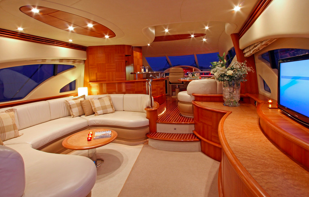 Azimut 62 Evo yacht for sale saloon