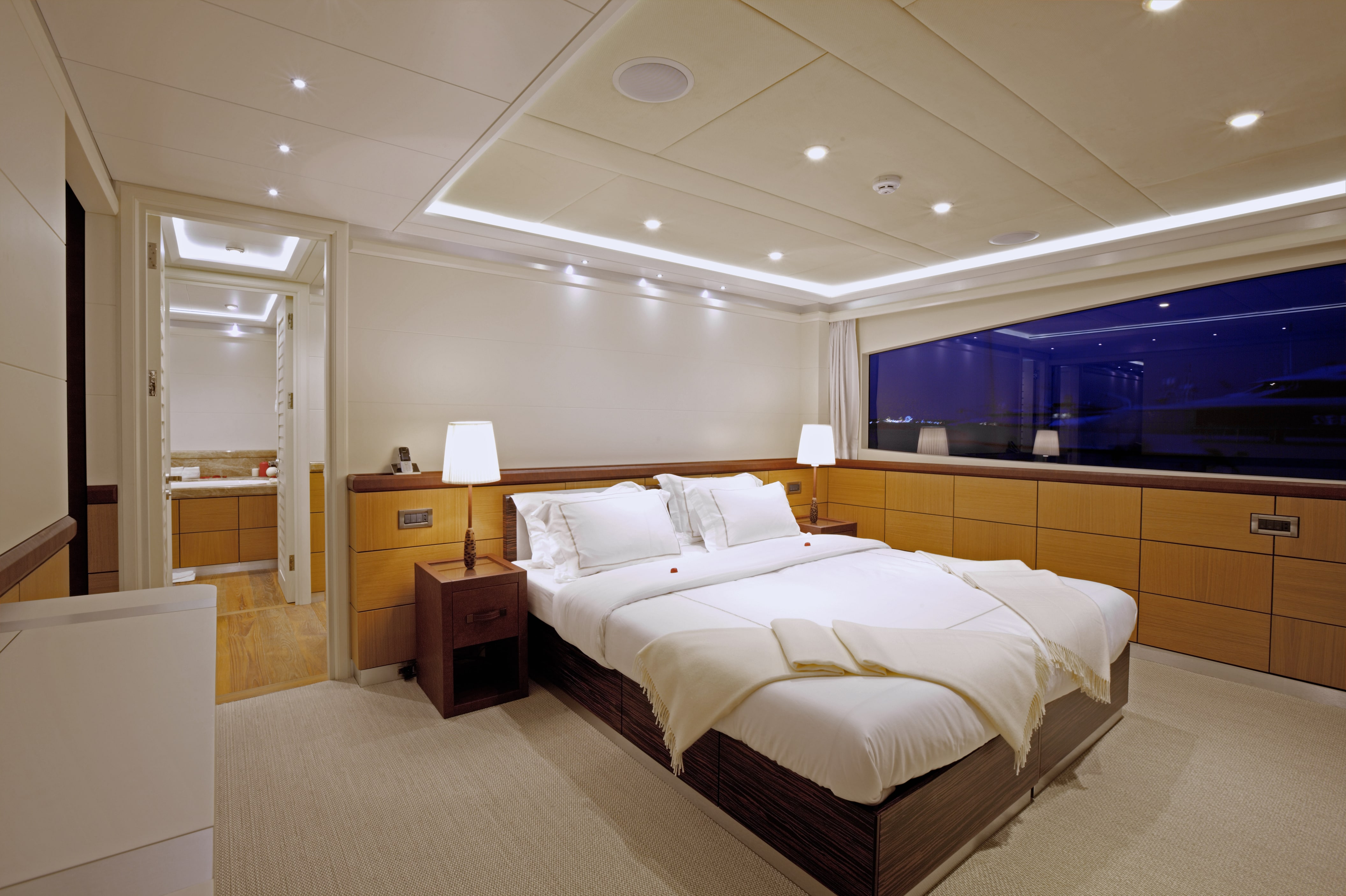 Curvelle Quaranta Yacht For Sale Fwd Master Suite Stb1-min