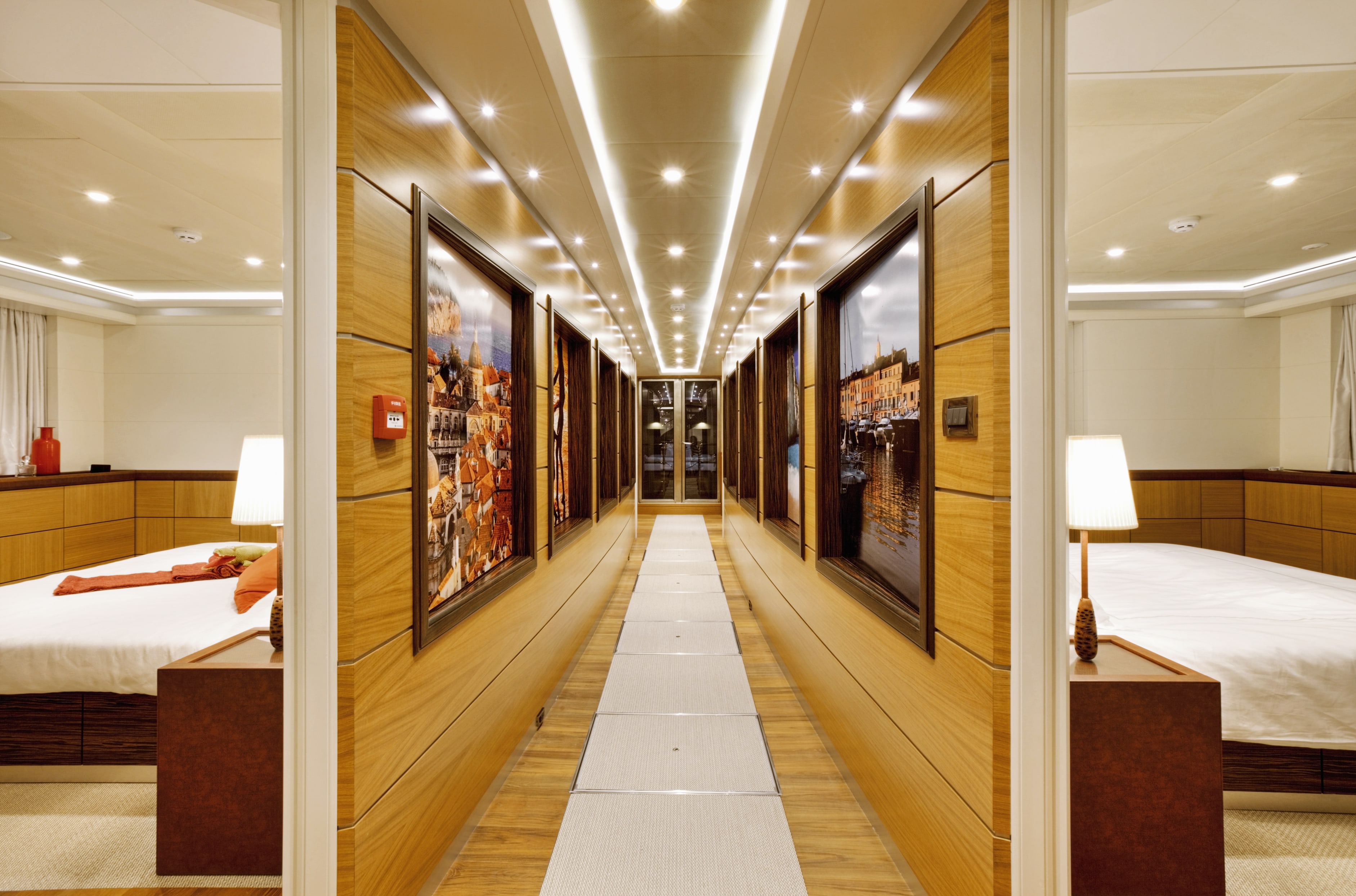 Curvelle Quaranta Yacht For Sale Main Deck Hall1-min
