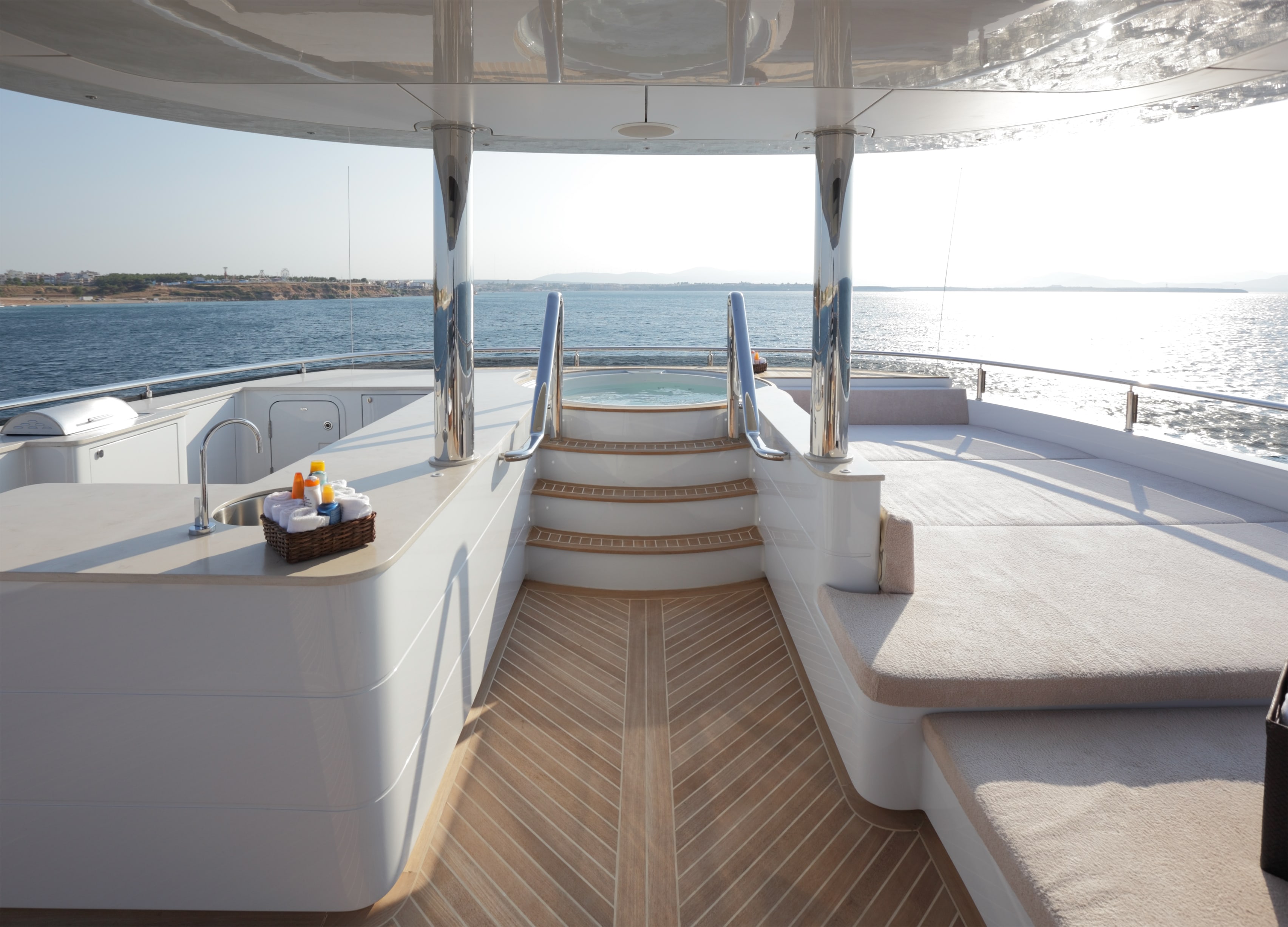 Curvelle Quaranta Yacht For Sale SunDeck-min