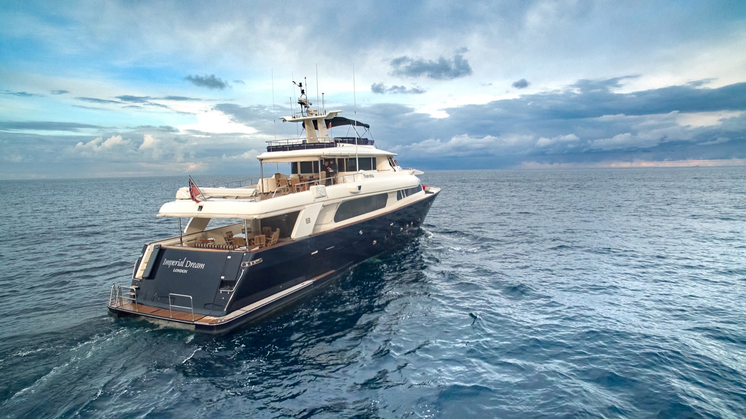 Custom Line Navetta 31m - IMPERIAL DREAM 3