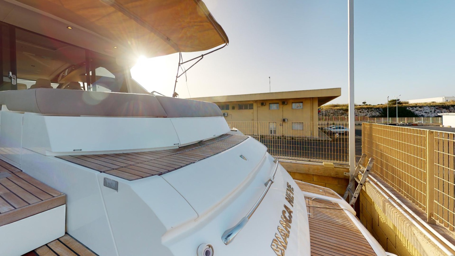 Fairline Targa 64GT - Bianca Neve 1