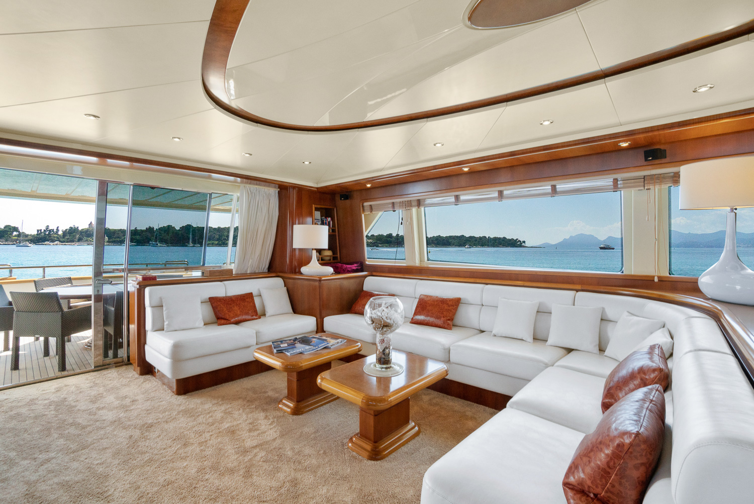 Falcon 90 Yacht For Sale Salon