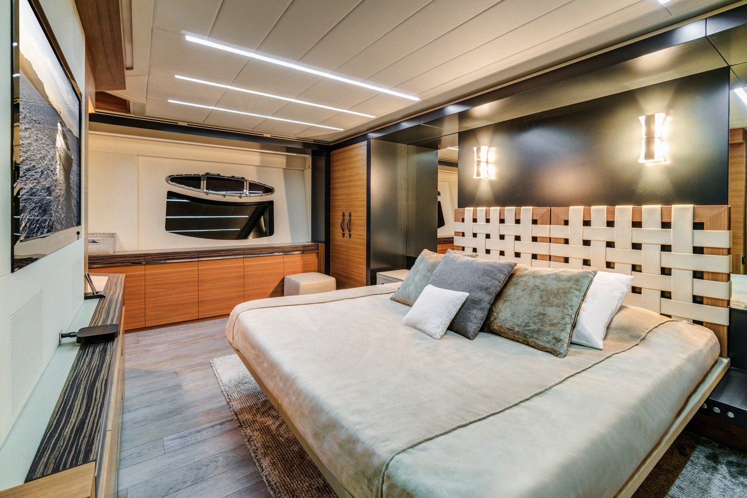 Pershing-92-Doris-yacht-for-sale-11