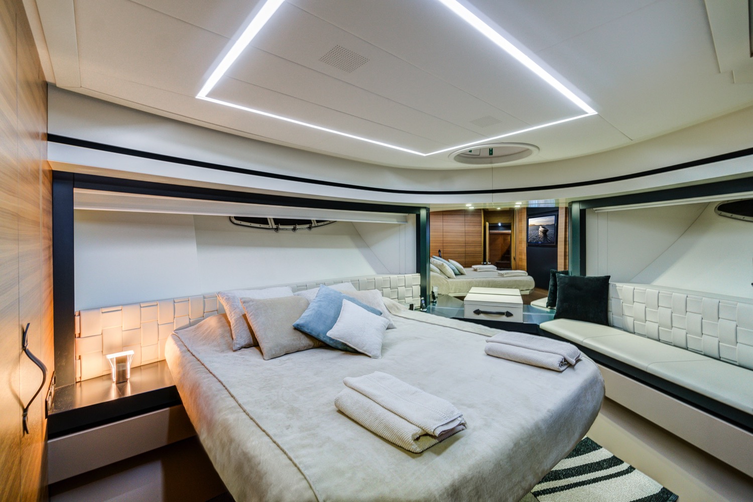 Pershing-92-Doris-yacht-for-sale-15