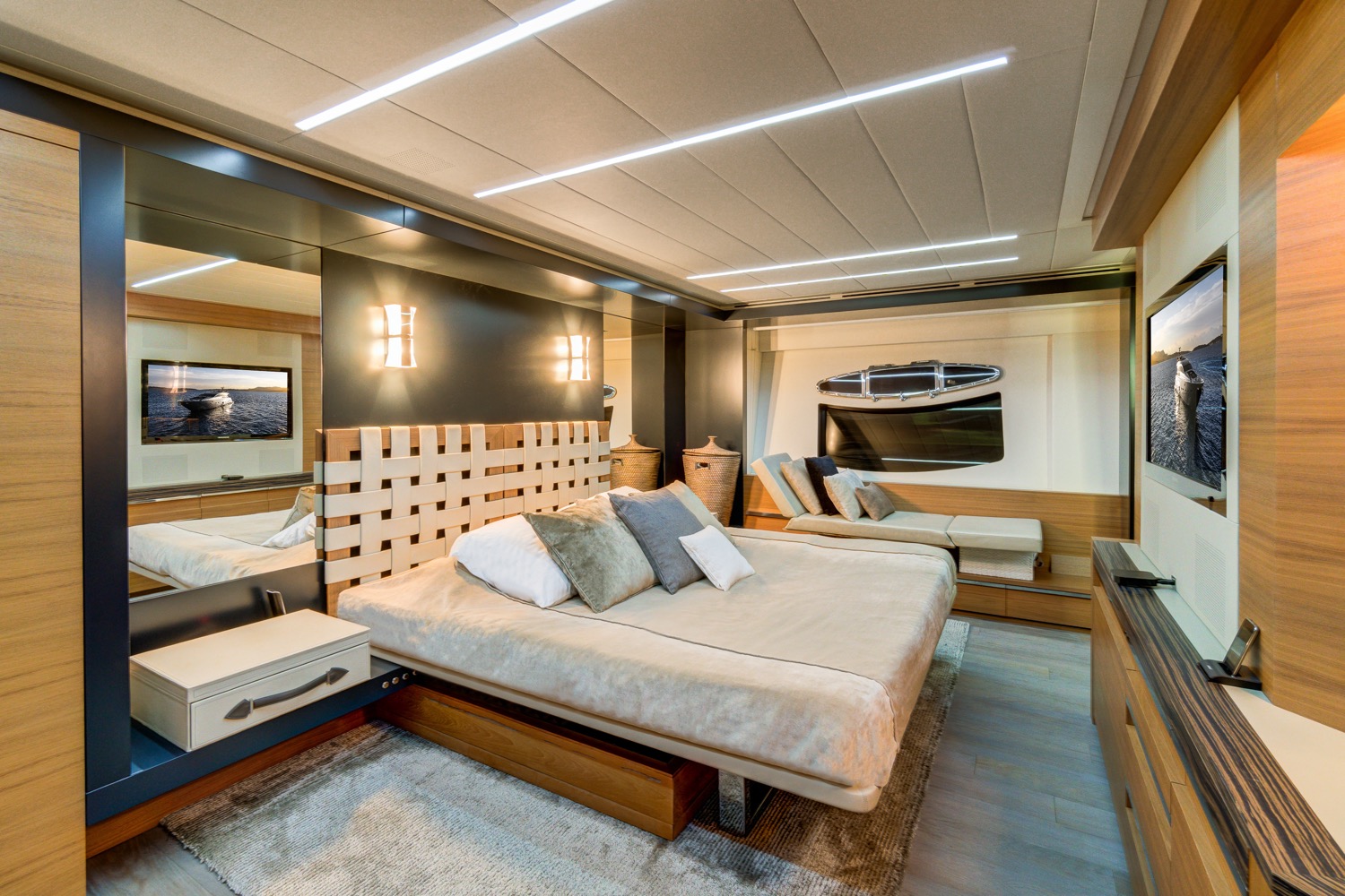 Pershing-92-Doris-yacht-for-sale-9