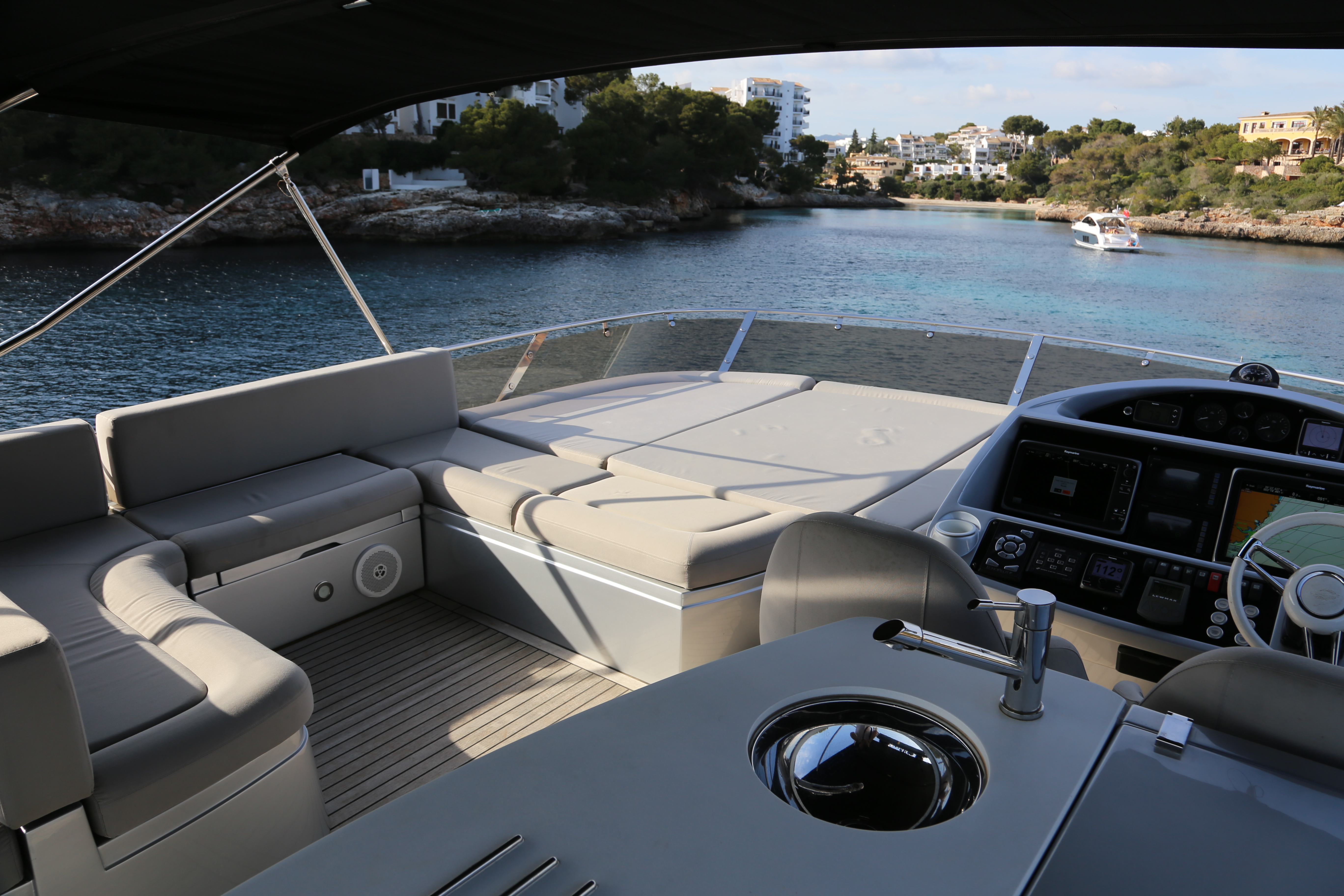 sunseeker manhattan 73 yacht for sale 17