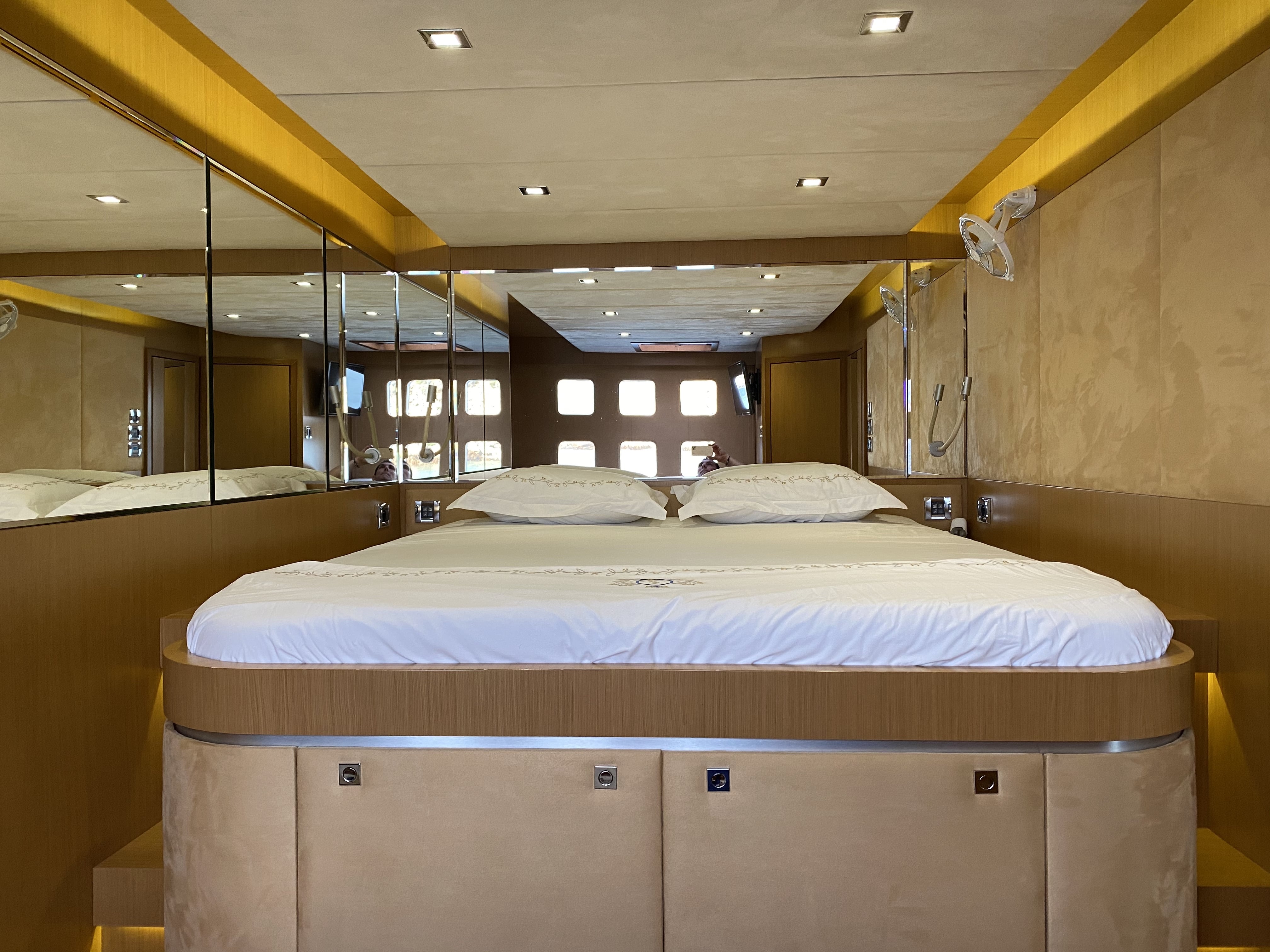 Sunreef 70 Power Yacht For Sale 24